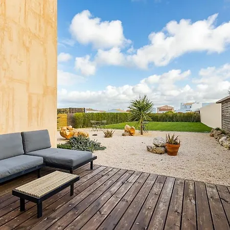 Sunny, Modern With Terraces And Garden Holiday home *