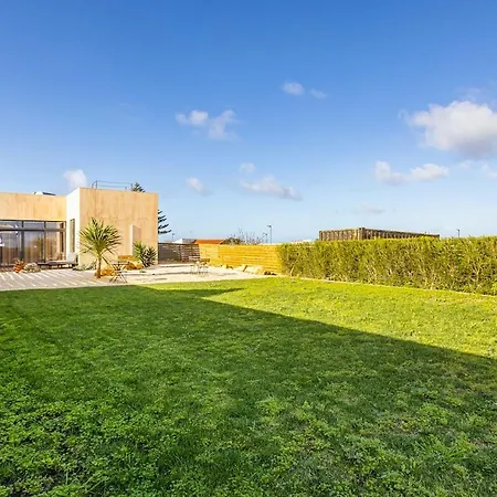 Sunny, Modern With Terraces And Garden Holiday home